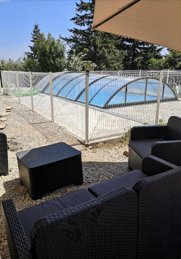 Atypique Avec Piscine Couverte En Ete