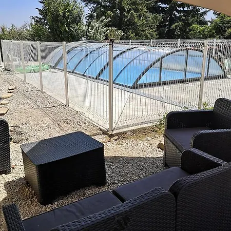 Gite Atypique Avec Piscine Couverte En Ete Saint-Apollinaire-de-Rias Exterior foto