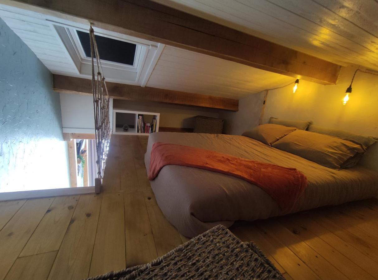 Atypique Avec Piscine Couverte En Ete Holiday home *